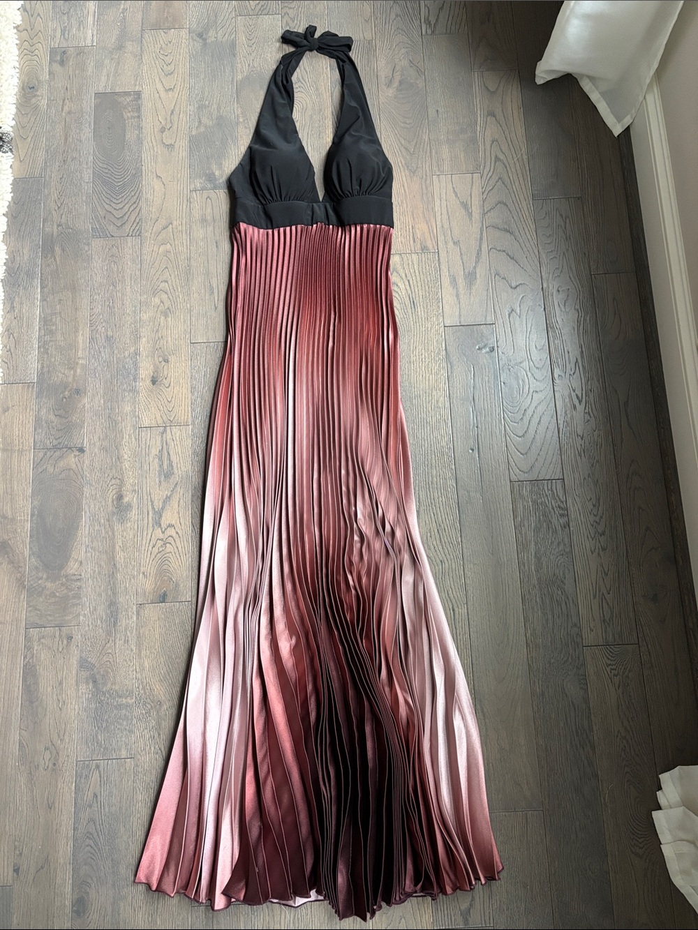 Backless Halter Ombre Pleated Maxi Dress - Black and Rose